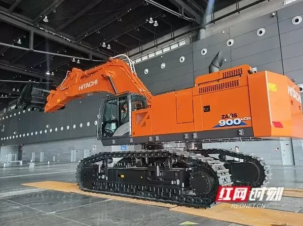 日立建机、卡特彼勒携“大块头”抵长沙 世界巨头赴盛会(图3)