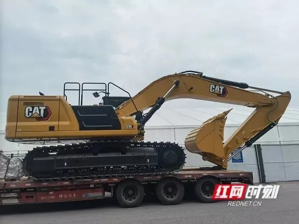 日立建机、卡特彼勒携“大块头”抵长沙 世界巨头赴盛会(图5)