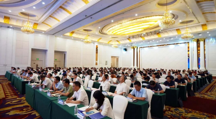 鄂湘两省举行工程机械产业合作对接会——2027CICEE十国百城千企品牌万里行走进“中国专用汽车之都”随州(图2)