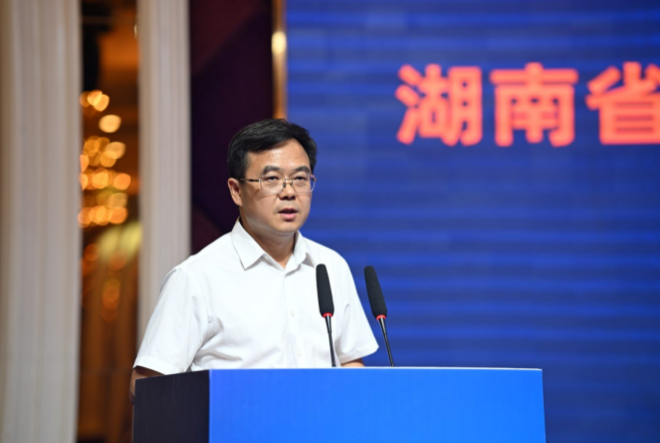 鄂湘两省举行工程机械产业合作对接会——2027CICEE十国百城千企品牌万里行走进“中国专用汽车之都”随州(图6)